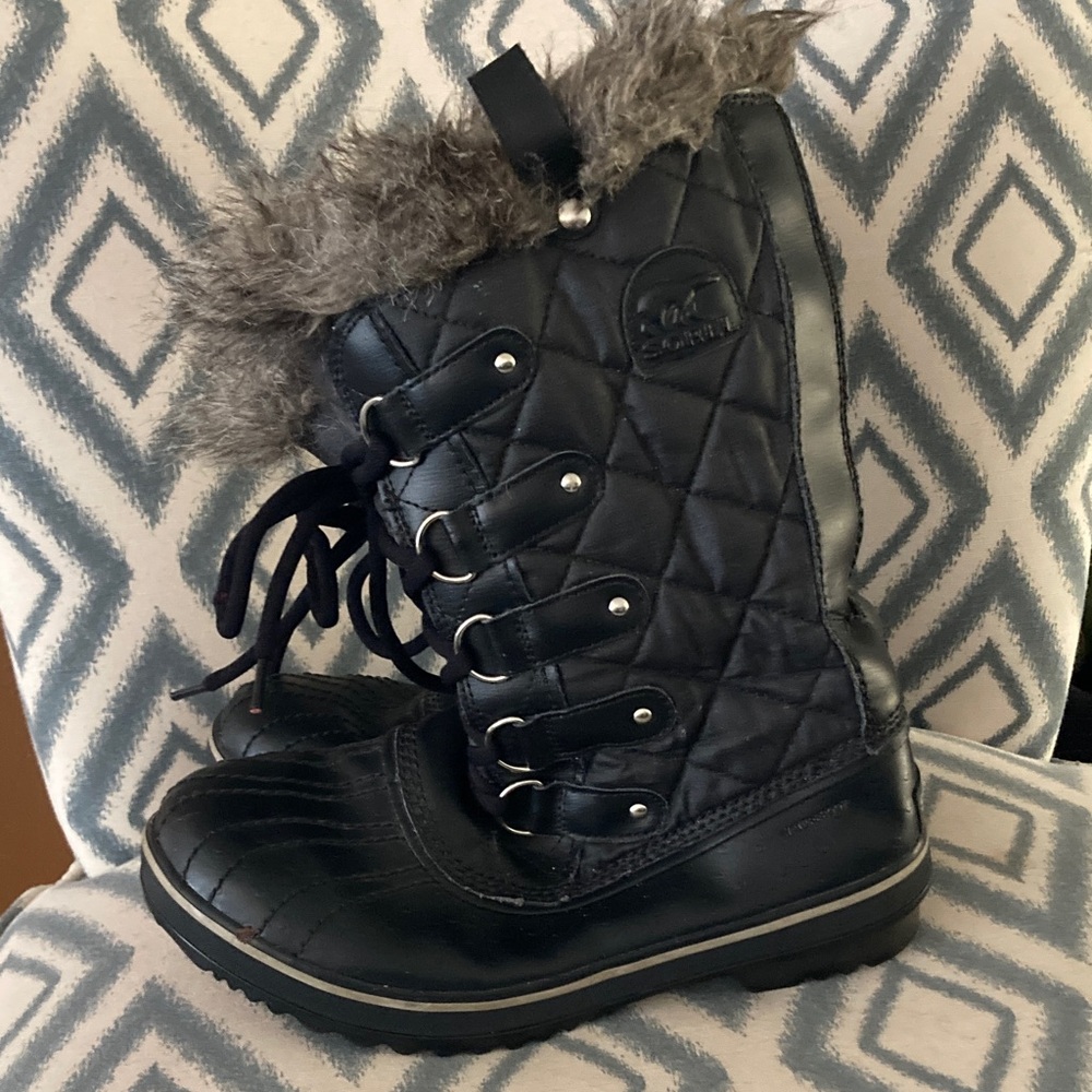 Sorel Black Quilted Boots with Fur Trim 8.5 🌸